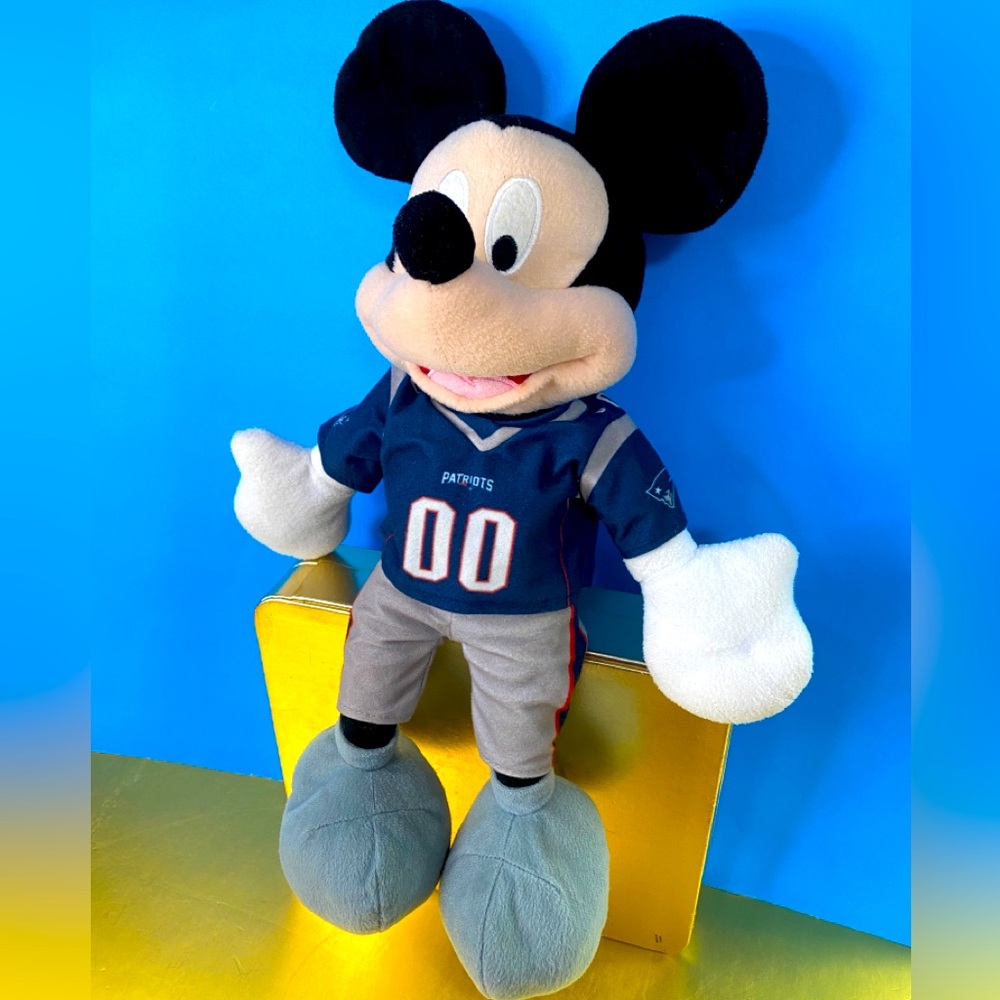 DISNEY NFL PATRIOTS MICKEY MOUSE NFL FOOTBALL NEW ENGLAND PATRIOTS PLUSH 16”